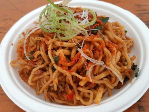 沖縄辛麻辣焼きそば(沖縄そばを島とうがらしと麻辣山椒ソースの焼きそば) 激辛