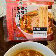 セブンプレミアム　糖質０ｇ　低カロリー麺　辛麺