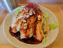 よだれ鶏の痺辛涼麺