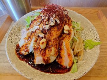 よだれ鶏の痺辛涼麺