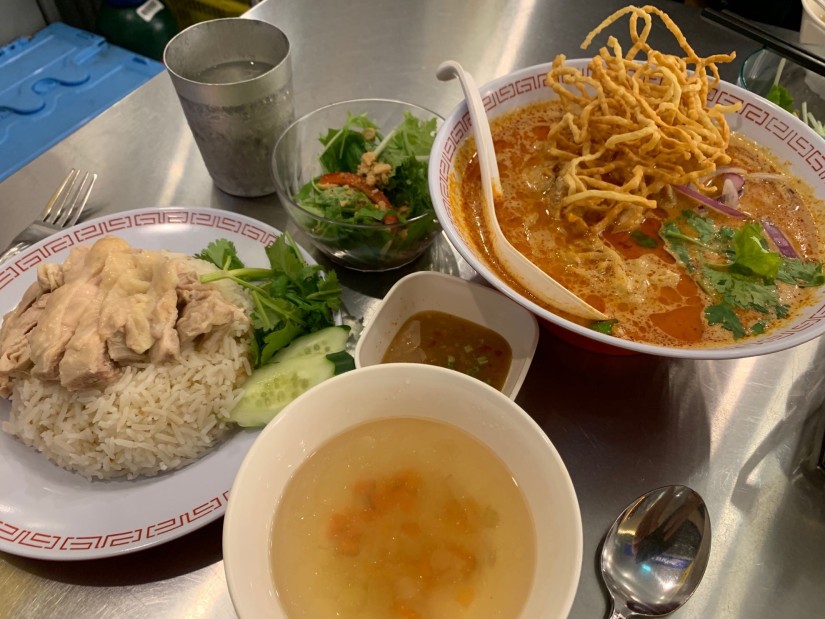 タイ風カレーラーメン(カオソーイ)