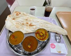 8番カレー3品➕ナン➕ミニソフト ホット