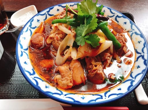 辛口鶏煮込み汁そば  クイッティオゲーンイサーン 2.5辛