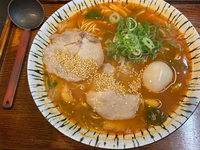 味華ラーメン（煮卵トッピング） 3辛