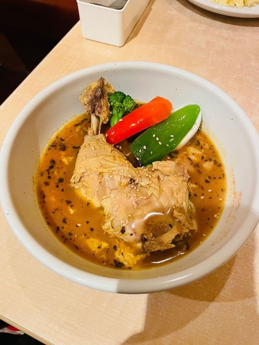 骨付きチキンと野菜のスープカレー LEVEL5超辛