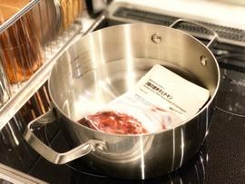 素材を生かしたカレー 3種の唐辛子とチキン