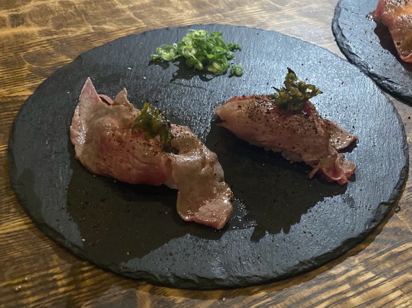 焦がし青唐がらし味噌の”極上A5ランク炙り肉寿司” 0.5辛