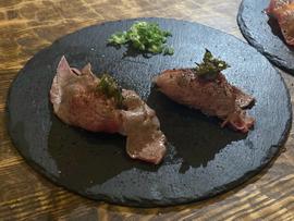 焦がし青唐がらし味噌の”極上A5ランク炙り肉寿司” 0.5辛