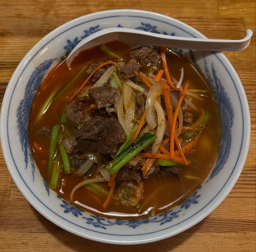 ピリ辛牛肉刀削麺