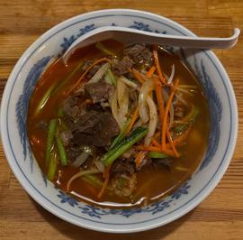 ピリ辛牛肉刀削麺