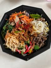 大豆ミートの肉味噌と雑穀米の7種ナムルビピンパ