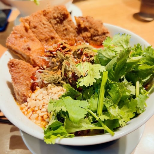 ぱいこー四川坦々麺  ばくちートッピング 辛さ超激辛（10倍）