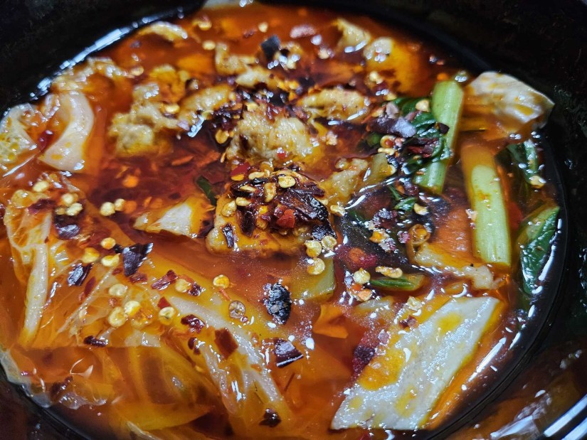 あなた好きの麻辣湯！豊富な具材から好きの具材選べます！ 激辛味噌(四川豆板醤),種入り荒切り唐辛子,しびれろオイル(花椒油)