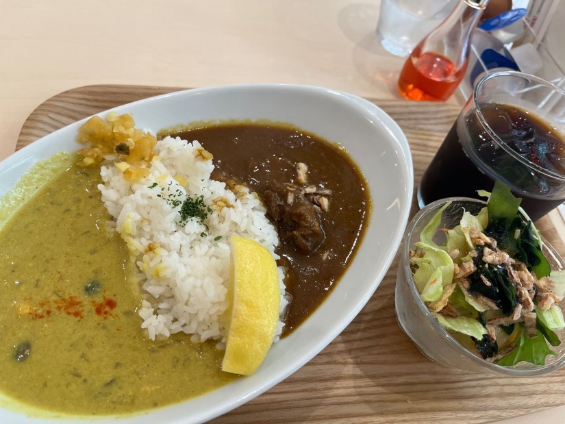 ダブルカレー(黒毛和牛カレー&レモンチキンカレー)
