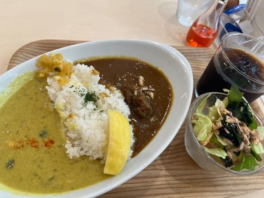 ダブルカレー(黒毛和牛カレー&レモンチキンカレー)