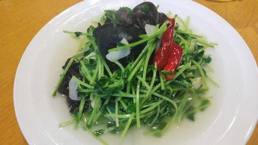 青菜と木くらげのピリ辛炒め