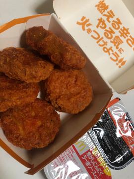 スパイシーチキンマックナゲット 焦がしにんにくラー油ソース・トリプルスパイシーソース