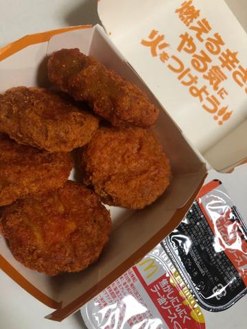 スパイシーチキンマックナゲット 焦がしにんにくラー油ソース・トリプルスパイシーソース