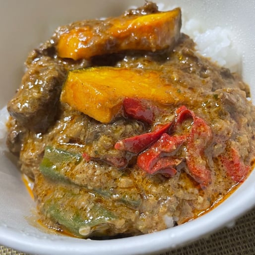 シンガポール風ビールルンダン(9種のスパイスの牛すね肉煮込みご飯)