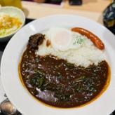 ソーセージエッグカレー（欧風ソース） ほうれん草トッピング 激辛（4辛）