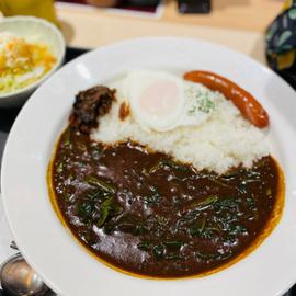 ソーセージエッグカレー（欧風ソース） ほうれん草トッピング 激辛（4辛）