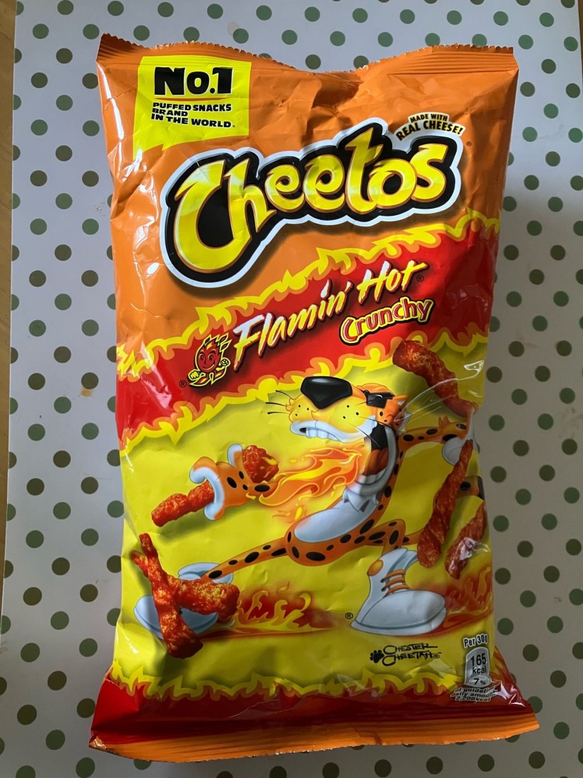 Cheetos Flamin Hot Crunchy 大変辛い
