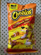 Cheetos Flamin Hot Crunchy 大変辛い