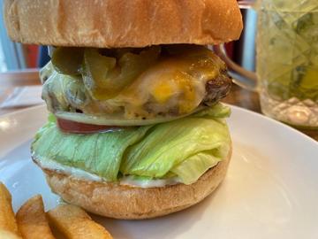グリーンチリチーズバーガー