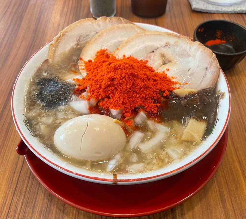 限定背脂煮干しラーメン カプサイシンパウダー適量