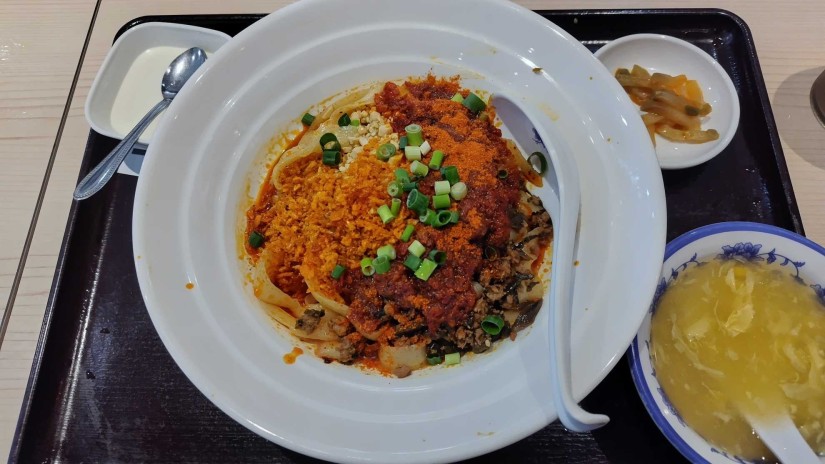 本格四川汁なし担々刀削麺 ドＳ辛