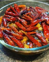 唐辛子の鶏鍋 唐辛子3本