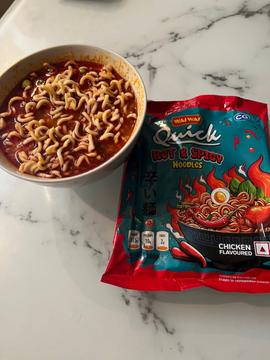 WAIWAI QUICK HOT&SPICY NOODLES