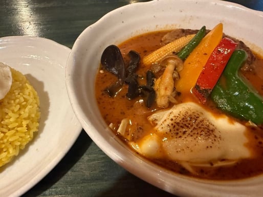 ハンバーグカレー、チーズトッピング 7番 (超辛)