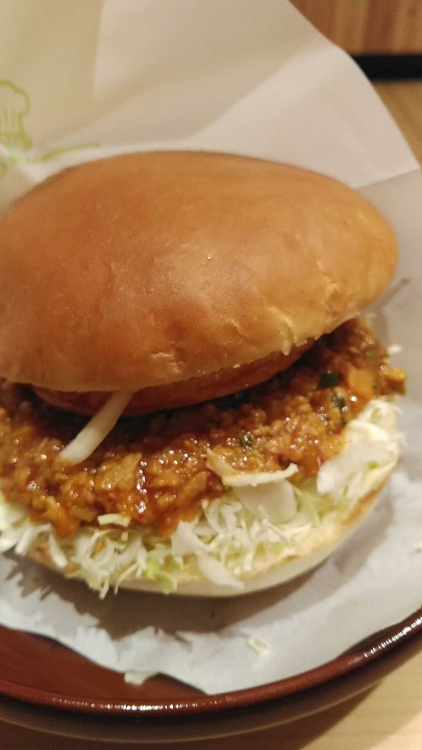 台湾ミンチのコメドムバーガー