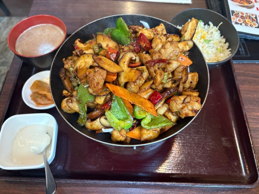 アツアツ若鶏と唐辛子干鍋