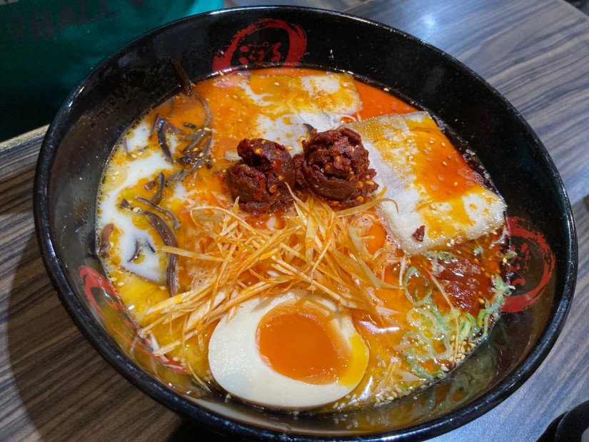 赤とんこつ(辛ネギと辛魂×2トッピング)