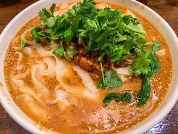 担々刀削麺