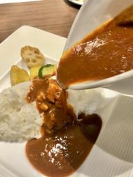 スパイシーカレー　旬のロースト野菜添え