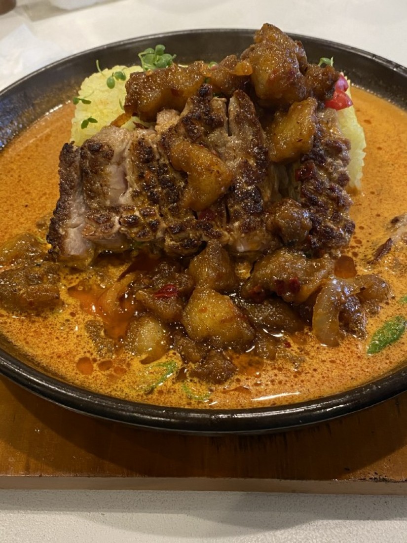 豚肩ロースステーキカレー8辛青唐辛子＋豚軟骨トッピング