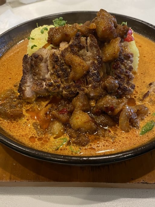 豚肩ロースステーキカレー8辛青唐辛子＋豚軟骨トッピング