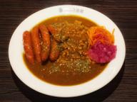 彩り野菜とキーマのスパイスカレープラスソーセージ 3辛