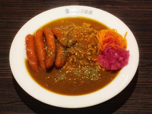彩り野菜とキーマのスパイスカレープラスソーセージ 3辛