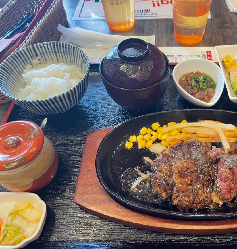 熟成赤身牛ステーキ200g定食の辛みそ