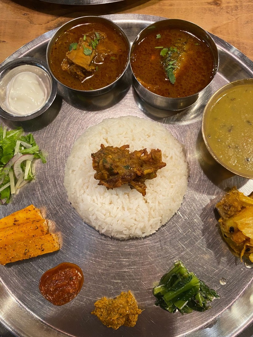 チキンと週替わりのダルバート