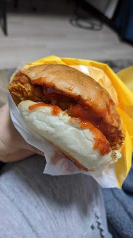 クレイジーホットチキンフィレバーガー