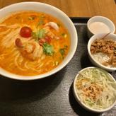 トムヤムヌードル