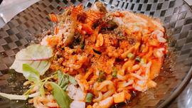 汁なし白胡麻坦々麺 辛さ5、痺れ5