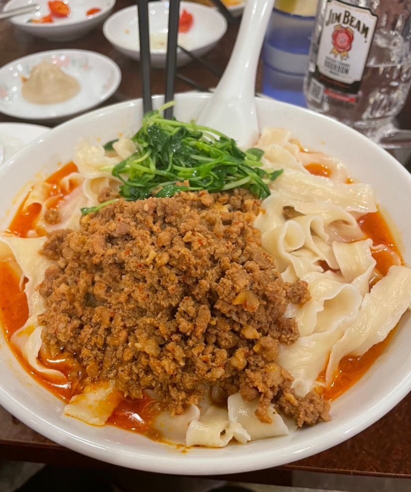 坦々刀削麺