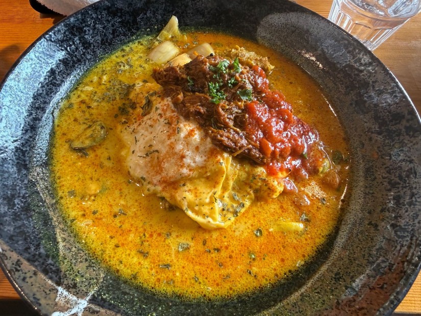 無水チキン八朔ライタがけスパイス炒飯のムール貝クリームオムカレー