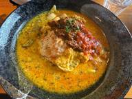 無水チキン八朔ライタがけスパイス炒飯のムール貝クリームオムカレー
